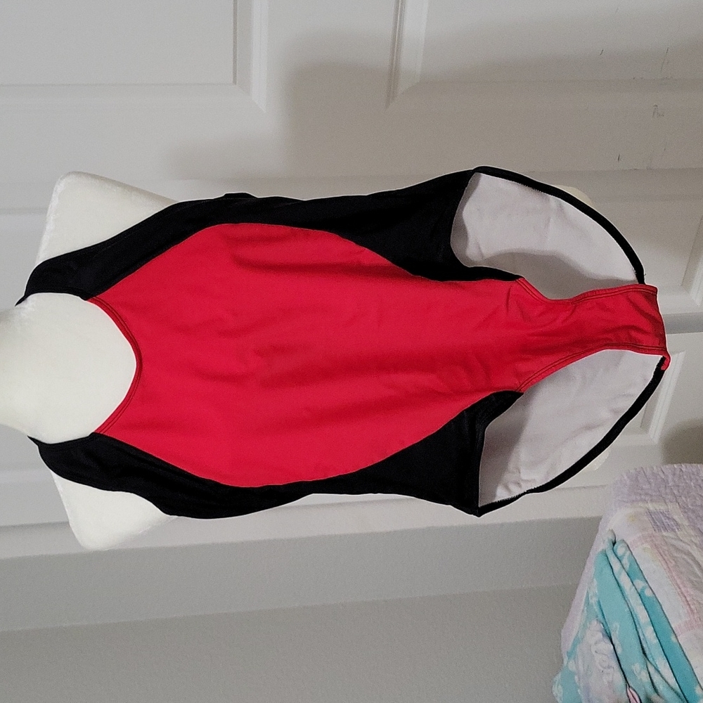 Brooks Swim Women's Size 8 One Piece Bathing Suit Red and Black